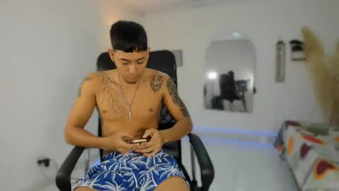 Snapshot of carlitosex09 chatting on 11-17-25, 02:45 master online show from 11-17-25, 02:45