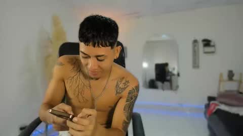 Snapshot of carlitosex09 chatting on 11-27-25, 01:35 master online show from 11-27-25, 01:35