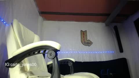 Snapshot of carlo_yates27 chatting on 05-04-26, 04:25 carlo yates thx for help me to reach 100 thumps up online show from 05-04-26, 04:25