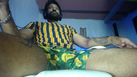 Snapshot of carlo_yates27 chatting on 05-23-26, 01:22 carlo yates thx for help me to reach 100 thumps up online show from 05-23-26, 01:22