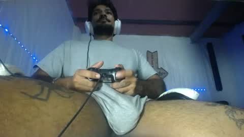 Snapshot of carlo_yates27 chatting on 06-12-26, 07:02 carlo yates thx for help me to reach 100 thumps up online show from 06-12-26, 07:02