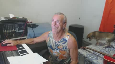 Snapshot of carlos2557 chatting on 02-13-26, 01:56 carlos online show from 02-13-26, 01:56