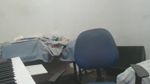 Snapshot of carlos2557 chatting on 05-28-26, 01:14 carlos online show from 05-28-26, 01:14