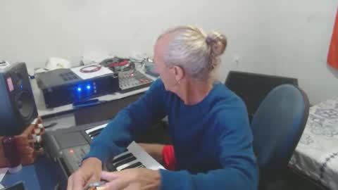 Snapshot of carlos2557 chatting on 06-02-26, 09:39 carlos online show from 06-02-26, 09:39