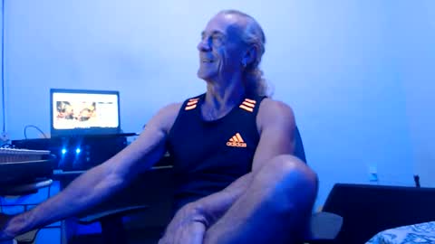 Snapshot of carlos2557 chatting on 06-10-26, 01:50 carlos online show from 06-10-26, 01:50