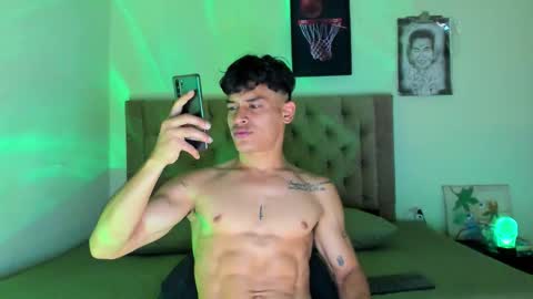 Snapshot of carloshero69 chatting on 11-27-25, 01:46 carloshero69 online show from 11-27-25, 01:46