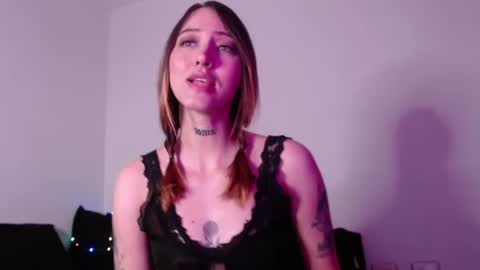 Snapshot of carmennrusso chatting on 10-10-25, 08:41 carmennrusso online show from 10-10-25, 08:41