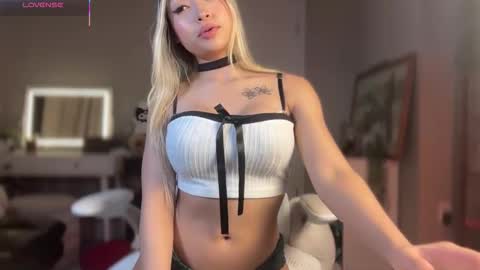 Snapshot of carmenxrose chatting on 10-15-25, 12:22 carmenxrose online show from 10-15-25, 12:22