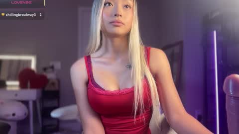 Snapshot of carmenxrose chatting on 10-25-25, 11:43 carmenxrose online show from 10-25-25, 11:43