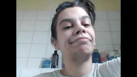 Snapshot of caroisback chatting on 10-24-25, 10:22 caroisback online show from 10-24-25, 10:22