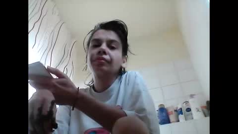 Snapshot of caroisback chatting on 10-28-25, 07:34 caroisback online show from 10-28-25, 07:34