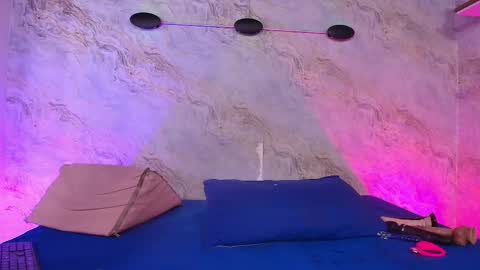 Snapshot of carol_juiicy_ chatting on 09-29-25, 07:19 Carol online show from 09-29-25, 07:19