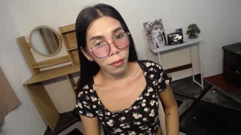 Snapshot of carol_linaxxx chatting on 12-21-24, 09:33 Carolina online show from 12-21-24, 09:33