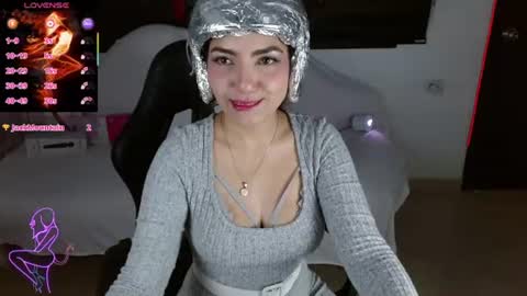 Caroline online show from 06-06-26, 02:11