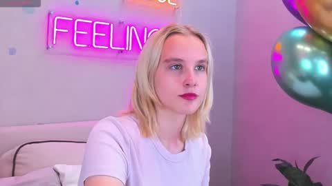 Snapshot of carolin_miller chatting on 09-17-25, 08:16 Carol online show from 09-17-25, 08:16