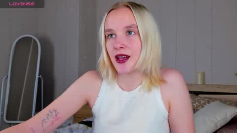 Snapshot of carolin_miller chatting on 09-22-25, 08:27 Carol online show from 09-22-25, 08:27