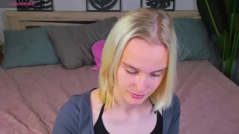 Snapshot of carolin_miller chatting on 09-25-25, 08:40 Carol online show from 09-25-25, 08:40