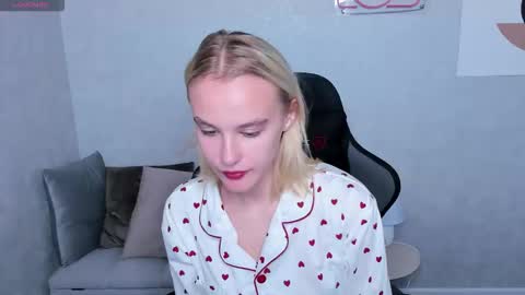 Snapshot of carolin_miller chatting on 09-26-25, 08:40 Carol online show from 09-26-25, 08:40