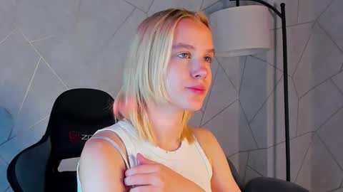 Snapshot of carolin_miller chatting on 09-30-25, 09:03 Carol online show from 09-30-25, 09:03