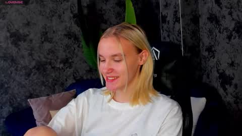 Snapshot of carolin_miller chatting on 10-13-25, 07:52 Carol online show from 10-13-25, 07:52