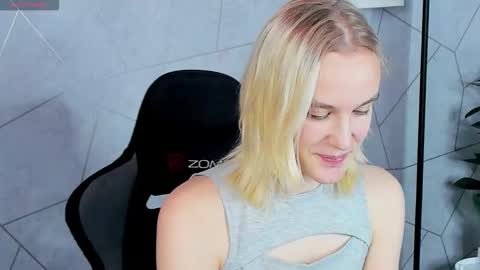 Snapshot of carolin_miller chatting on 10-20-25, 06:14 Carol online show from 10-20-25, 06:14