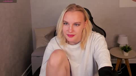 Snapshot of carolin_miller chatting on 10-22-25, 04:57 Carol online show from 10-22-25, 04:57