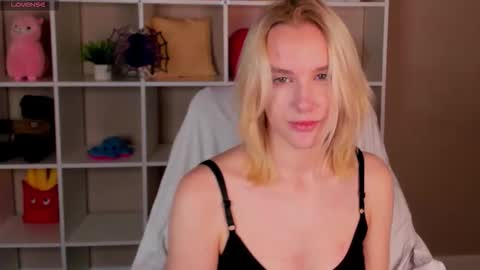 Snapshot of carolin_miller chatting on 10-27-25, 01:42 Carol online show from 10-27-25, 01:42