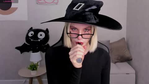 Snapshot of carolin_miller chatting on 10-28-25, 07:34 Carol online show from 10-28-25, 07:34