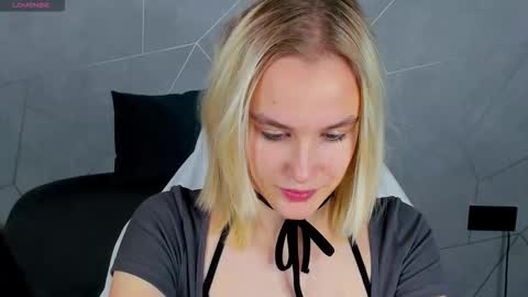 Snapshot of carolin_miller chatting on 10-29-25, 10:06 Carol online show from 10-29-25, 10:06