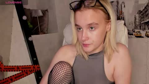 Snapshot of carolin_miller chatting on 11-12-25, 10:20 Carol online show from 11-12-25, 10:20