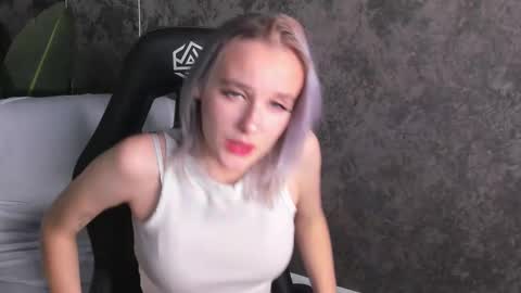 Snapshot of carolin_miller chatting on 11-19-25, 11:05 Carol online show from 11-19-25, 11:05