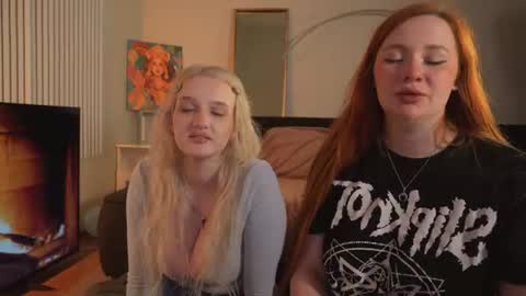 Snapshot of carolina_winter chatting on 06-14-26, 05:42 Mira online show from 06-14-26, 05:42