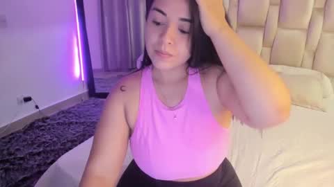 Snapshot of carolinafox_ chatting on 01-30-25, 04:58 caroline online show from 01-30-25, 04:58