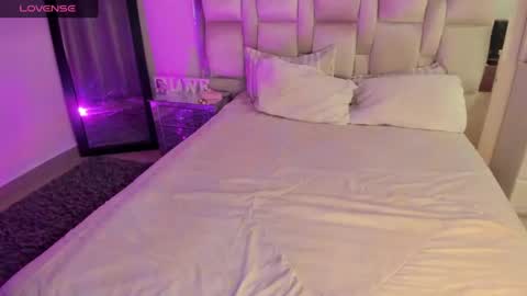 Snapshot of carolinafox_ chatting on 11-11-25, 05:18 caroline online show from 11-11-25, 05:18