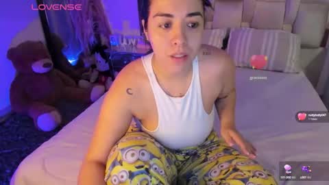 Snapshot of carolinafox_ chatting on 11-16-25, 05:13 caroline online show from 11-16-25, 05:13