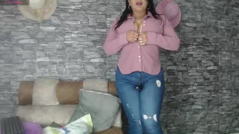 Snapshot of carolinajamess chatting on 11-26-25, 02:45 Camelia online show from 11-26-25, 02:45