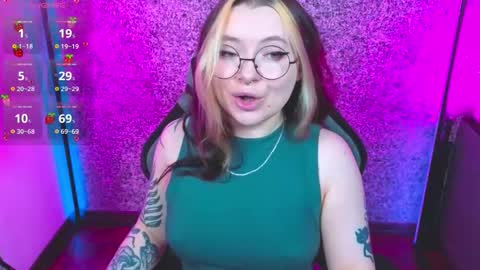 Snapshot of carolinareaperr chatting on 09-16-25, 10:16 Ask me better xx online show from 09-16-25, 10:16