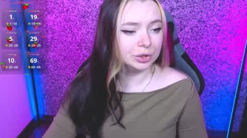 Snapshot of carolinareaperr chatting on 09-19-25, 01:23 Ask me better xx online show from 09-19-25, 01:23