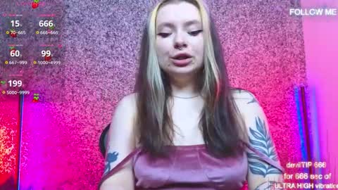 Snapshot of carolinareaperr chatting on 10-11-25, 10:47 Ask me better xx online show from 10-11-25, 10:47