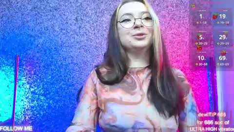 Snapshot of carolinareaperr chatting on 10-17-25, 12:52 Ask me better xx online show from 10-17-25, 12:52