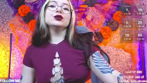 Snapshot of carolinareaperr chatting on 10-26-25, 12:44 Ask me better xx online show from 10-26-25, 12:44