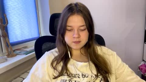 carolindueno online show from 03-06-26, 07:38