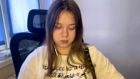 carolindueno online show from 03-10-26, 09:25