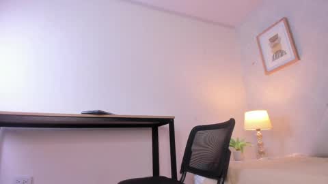 Snapshot of caroline_dh chatting on 05-11-26, 11:27 Caroline online show from 05-11-26, 11:27