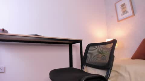 Snapshot of caroline_dh chatting on 05-14-26, 11:39 Caroline online show from 05-14-26, 11:39