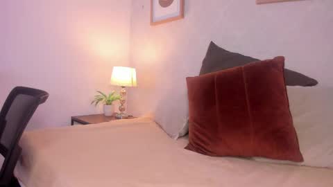 Snapshot of caroline_dh chatting on 05-23-26, 11:36 Caroline online show from 05-23-26, 11:36