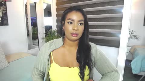 Snapshot of caroline_jackson_ chatting on 01-27-25, 01:41 C A R O L I N E online show from 01-27-25, 01:41
