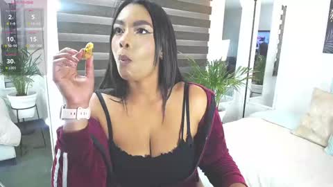 Snapshot of caroline_jackson_ chatting on 02-13-25, 02:09 C A R O L I N E online show from 02-13-25, 02:09