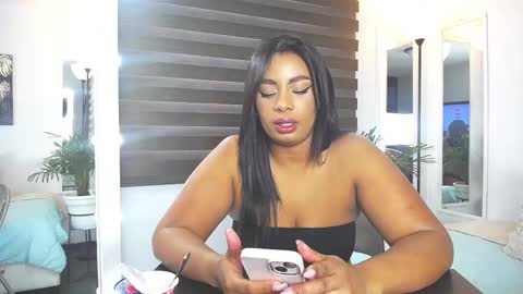 Snapshot of caroline_jackson_ chatting on 02-26-25, 12:25 C A R O L I N E online show from 02-26-25, 12:25