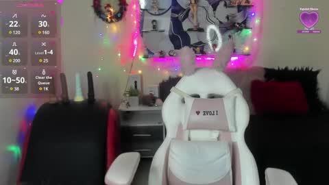 Snapshot of caroline_lenox chatting on 01-16-25, 04:38 Caroline Lenox online show from 01-16-25, 04:38